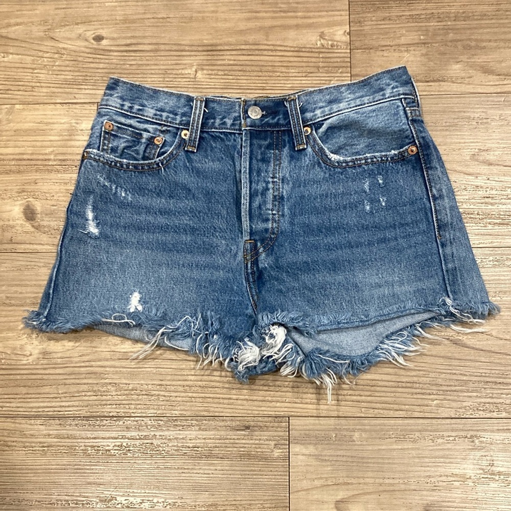 LEVI’S wedgie straight cut off jean shorts - Picture 1 of 6
